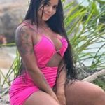 Brazil – Close – Onlyfans – Stephanie Silveira Mamando na piscina